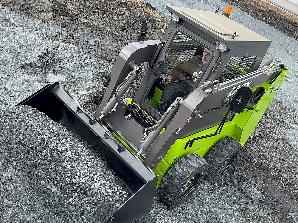 Skid Stear ZS26A
