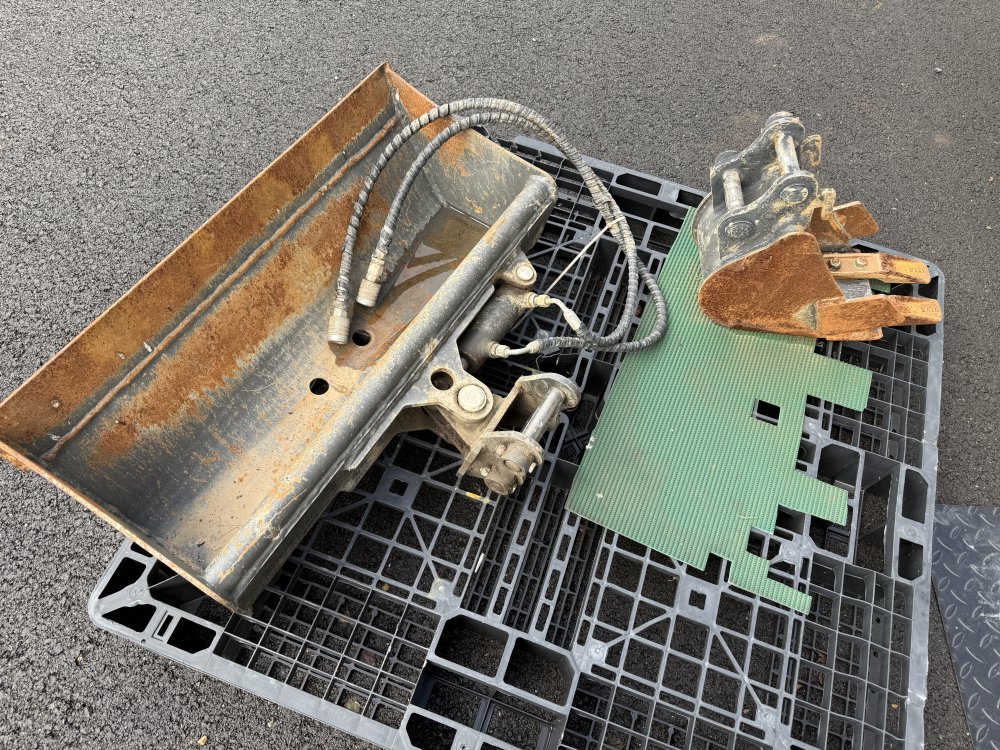 MINI EXCAVATOR ZA13A — 12